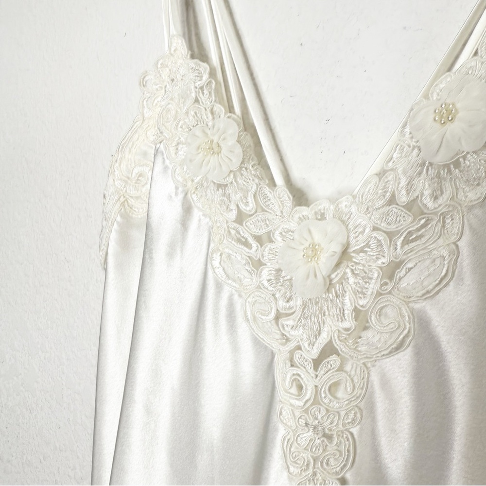 Delicates Cream Chemise and Robe Set - Picture 4 of 16